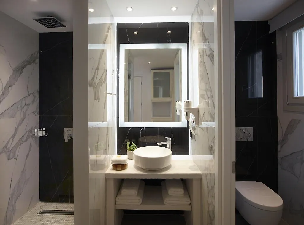 Epic Blue Suites & Villas Houlakia